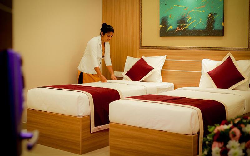 Hotel Emirates Kannangad Esterno foto