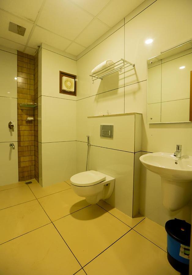 Hotel Emirates Kannangad Esterno foto